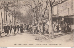 P4-01) CAMP DE SATHONAY (AIN)   AVENUE FELIX FAURE  - (TRES ANIMEE - MILITAIRES - 2 SCANS) - Non Classés