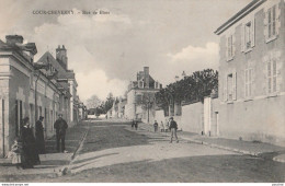 P3- 41) COUR CHEVERNY(LOIR ET CHER)  ROUTE DE BLOIS  - (ANIMEE - HABITANTS -  2 SCANS) - Cheverny