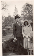 Photographie Photo Amateur Vintage Snapshot Couple Mode Fashion Chapeau - Personnes Anonymes