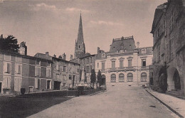 85 - FONTENAY Le COMTE - Place Belliard - Fontenay Le Comte