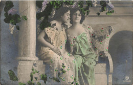 FANTAISIES - Femmes - Femmes En Nuisettes - Carte Postale Ancienne - Femmes