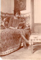 Photographie Photo Amateur Vintage Snapshot Casablanca Lire Lecture Reading  - Personnes Anonymes