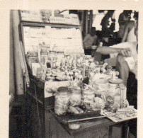 Photographie Photo Amateur Vintage Snapshot Bonbon Magasin Confiserie - Métiers