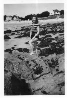 Photographie Photo Amateur Vintage Snapshot Short Jambes Legs Carnac Bretagne - Places