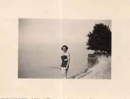 Photographie Photo Amateur Vintage Snapshot Maillot De Bain Mode Jeune Femme - Personnes Anonymes