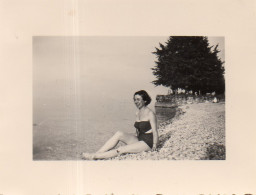 Photographie Photo Amateur Vintage Snapshot Maillot De Bain Mode Jeune Femme - Personas Anónimos