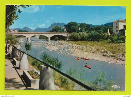 26 CREST Beau Pont Canoës Sur La Drôme Au Fond Les 3 Becs En 1975 - Crest