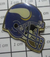 410A Pin's Pins / Beau Et Rare / SPORTS / CASQUE DE FOOTBALL AMERICAIN EQUIPE ? Grand Pin's - Football