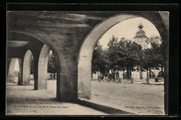 CPA Castelnau-Montratier, Les Couverts Et Un Coin De La Place Gambetta  - Autres & Non Classés