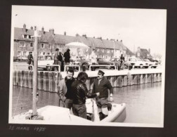 2 Photos Originales 80 SOMME 1975 " Peintre Sur La Jetée Et Phare - LE HOURDEL "_PHOT222a&b - Lugares