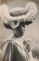 FANTAISIES - Femme - Chapeau à Plumes - Carte Postale Ancienne - Women