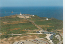 PLOGOFF LA POINTE DU RAZ LA CITE COMMERTIALE LE PHARE DE LA VIEILLE VUE AERIENNE CPSM 10X15 TBE - Plogoff