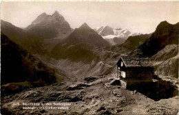 Sustlihütte Gegen Den Sustenpass - Sustenhörner - Gwächtenhorn (4479) * 29. 8. 1949 - Gadmen 