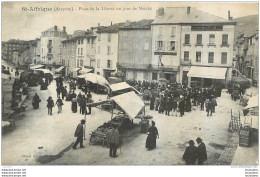 SAINT AFFRIQUE PLACE DE  LA LIBERTE UN JOUR DE MARCHE - Saint Affrique