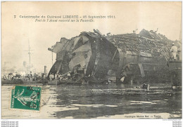 CATASTROPHE DU CUIRASSE LIBERTE 25 SEPTEMBRE 1911 PONT DE L'AVANT RENVERSE SUR LA PASSERELLE - Warships