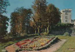 MONTENDRE LE DONJON DU CHATEAU ET L'ECUSSON EN FLEURS CPSM 10X15 TBE - Montendre