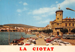 13 LA CIOTAT LE PORT ET LA MAIRIE - La Ciotat