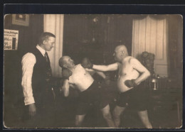 Foto-AK Zwei Boxer Beim Training Mit Trainer  - Boxing