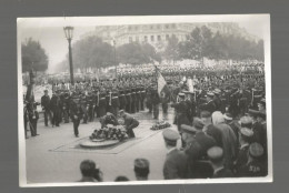 2 ° GUERRE MONDIALE , LIBERATION DE PARIS : LE GENERAL KOENIG A L ARC DE TRIOMPHE , AOUT 1944 - 1939-45