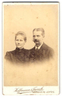 Fotografie Hoffmann & Jursch, Leipzig, Dorotheenstr. 10, Ehepaar In Hübscher Kleidung  - Anonyme Personen