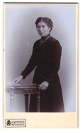 Fotografie A. Wertheim, Berlin, Leipzigerstrasse, Junge Dame Im Schwarzen Kleid  - Anonymous Persons