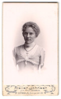 Fotografie Richard Zeissig, Döbeln, Zwingerstr. 33, Junge Hübsche Dame Mit Kreuzkette  - Anonymous Persons