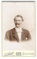 Fotografie L. Pfaff, Halle A. D. Saale, Geiststrasse 47, Eleganter Herr Mit Schnauzbart  - Anonymous Persons