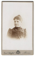 Fotografie Emil Schuffert, Borna I. S., Junge Dame Mit Hochgestecktem Haar  - Anonyme Personen