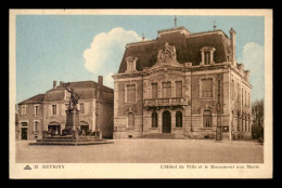 55 - REVIGNY-SUR-ORNAIN - L'HOTEL DE VILLE ET LE MONUMENT AUX MORTS - EDITEUR MAGASINS REUNIS - Revigny Sur Ornain