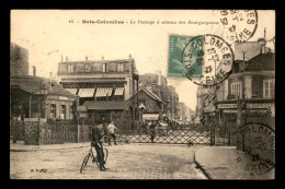 92 - BOIS-COLOMBES - LE PASSAGE A NIVEAU DES BOURGUIGNONS - Other & Unclassified