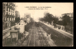 92 - BOIS-COLOMBES - LA RUE DES AUBEPINES ET L'AVENUE DES BELLES-VUES - TRAIN SUR LA LIGNE DE CHEMIN DE FER  - Autres & Non Classés