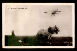 AVIATION - BLERIOT EN PLEIN VOL AU DESSUS DE CHEVAUX ATTELES POUR LES TRAVAUX AGRICOLES - ....-1914: Vorläufer