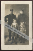 GUERRE 14/18 - MILITAIRE ET SA FAMILLE - 2 SUR LE COL - CARTE PHOTO ORIGINALE - War 1914-18