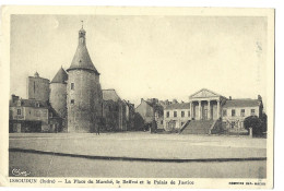 Delcampe - 36  Issoudun - La Place Du Marche,le Beffroi Et Le Palais De Justice - Issoudun
