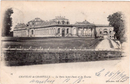 In 6 Languages A Story: Château De Chantilly. Les Grandes Écuries, Manège Et Porte Saint-Denis L'Entrée Des Du Jeu Paume - Chantilly