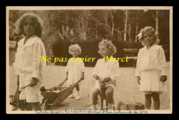 FAMILLES ROYALES - DIE KAISERKINDER MIT IHREN SPIELSACHEN - PHOTO H. SCHUHMANN WIEN - CARTE PHOTO ORIGINALE - Royal Families