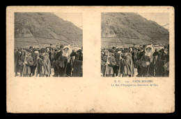 FAMILLES ROYALES - LE ROI D'ESPAGNE AU CONCOURS DE SKIS D'EAUX-BONNES - CARTE STEREO - VOIR ETAT - Royal Families