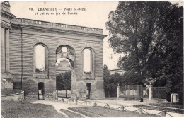 In 6 Languages A Story: Château De Chantilly. Les Grandes Écuries, Manège Et Porte Saint-Denis L'Entrée Des Du Jeu Paume - Chantilly