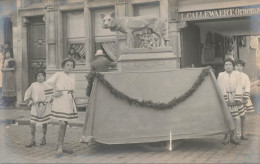 CARTE PHOTO - L.Callewaert Ornemanist - Enfants En Tunique Près D'un Palanquin - Carte Postale Ancienne - Photographs