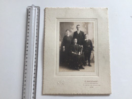 Ancienne Grande Photographie Cartonnée  Famille ATH E. Walschaert Succ.De Deschepper Rue Du Jeu De Paulme - Anonieme Personen