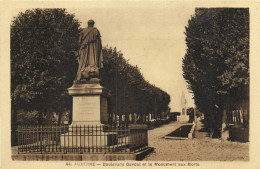 AUXERRE Bailevard Davout Et Le Monument Aux Morts RV - Auxerre
