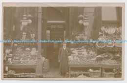 C005942 Store. Vegetables And Fruits. Man - World