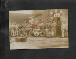 MILITARIA CARTE PHOTO MITAIRE GROUPE DE SOLDATS ECRITE EN 1912 PHOTO M ALLAIRE À BRIE CHAMPNIERS CHARENTE : - Characters