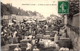 45 COURTENAY - La Place Le Jour Du Marche. - Courtenay