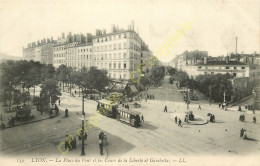 69.  LYON .  Place Du POnt Et Cours De La LIberté Et Gambetta .  CPA Animée . - Other & Unclassified