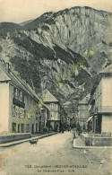 38.  BOURG D'OISANS . La Grande Rue .  - Bourg-d'Oisans