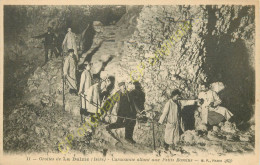 38.  Grottes De LA BALME . Caravanne Allant Aux Petits Bassins . - La Balme-les-Grottes