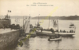 35.  DINARD .  Le Débarcadère Et La Rade .  CPA Animée . - Dinard