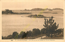 35.  DINARD . St Enogat . Vue Vers Le Fort De Harbour Et L'Ile De Cézembre . - Dinard