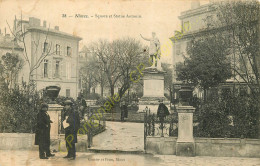 30.   NIMES .  Square Et Statue Antonin .  CPA Animée .  - Nîmes